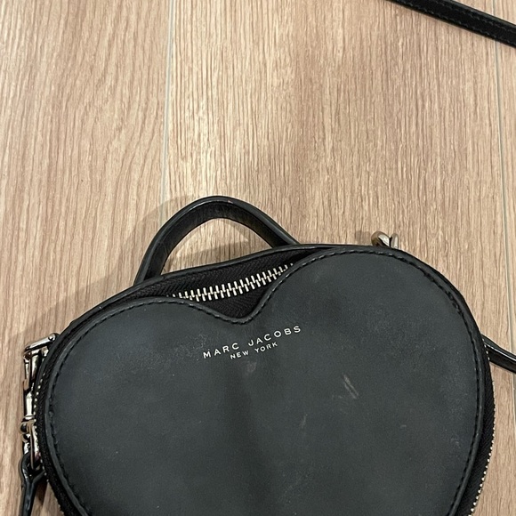 Marc Jacobs Heart-Shaped Cross-Body Bag - Picture 7 of 8